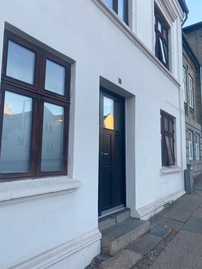 En Lille Hel Lejlighed I Midtbyen - Centralt, Hyggelig Og Taet Pa Alt! Randers Exterior photo